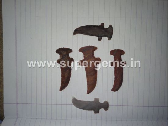 Picture of sword shape arrowhead