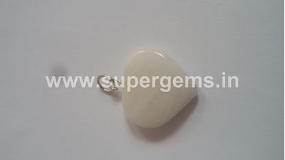 Picture of white king heart pendant
